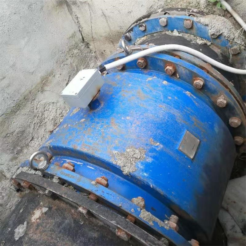 室外、井下污水測(cè)量電磁流量計(jì)安裝現(xiàn)場(chǎng)